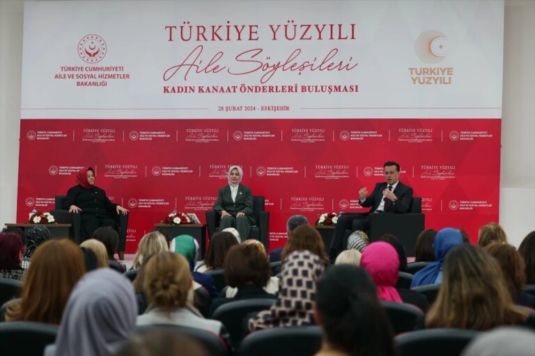 AK Parti Eskişehir Büyükşehir Belediye Lider Adayı Nebi Hatipoğlu, Bayanlarla Buluştu