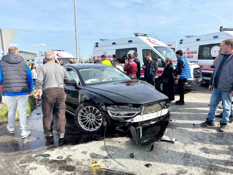 AK Parti Milletvekili Ali İnci’nin kullandığı araç ile hafif ticari araç çarpıştı: 5 yaralı