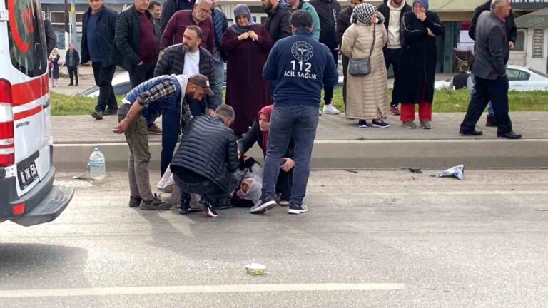 Bursa’da araba motosiklete çarptı: 3 kişi yaralandı