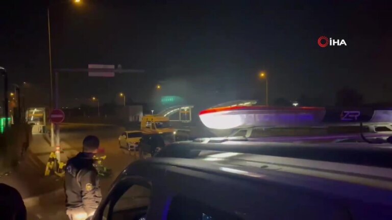 Bursa’da arabanın çarptığı lüks motosiklet hurdaya döndü, şoför yaralandı