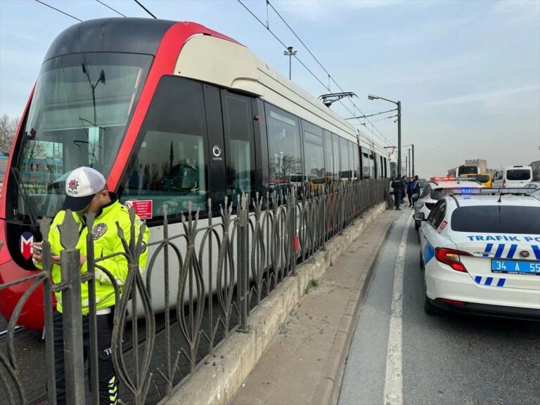 İstanbul Fatih’te tramvay kazası: Bir kişi hayatını kaybetti