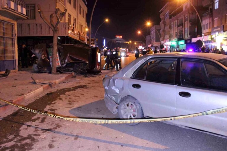 Karaman’da Araba Kazası: 2 Kişi Yaralandı