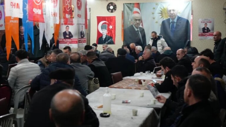 Kars’ta CHP’nin istifa depremi! Topluca MHP’ye katıldılar