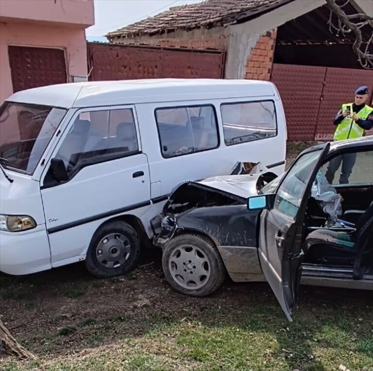 Kastamonu’da Araba Kazası: 3 Kişi Yaralandı