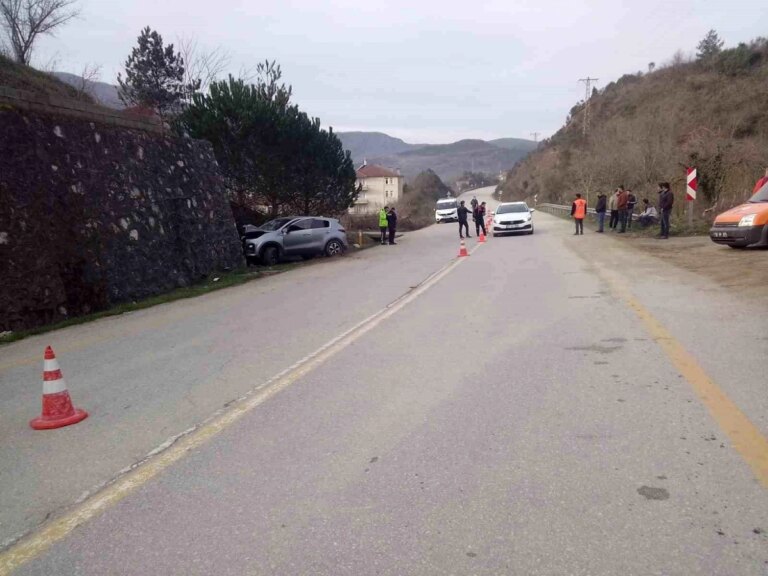 Kastamonu’da İstinat Duvarına Çarpan Cipin Şoförü Meyyit Bulundu