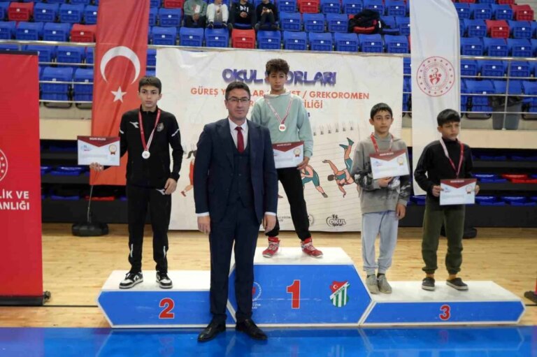 Okul Sporları Serbest/Grekoromen Güreş Türkiye Şampiyonası Niğde’de Başladı
