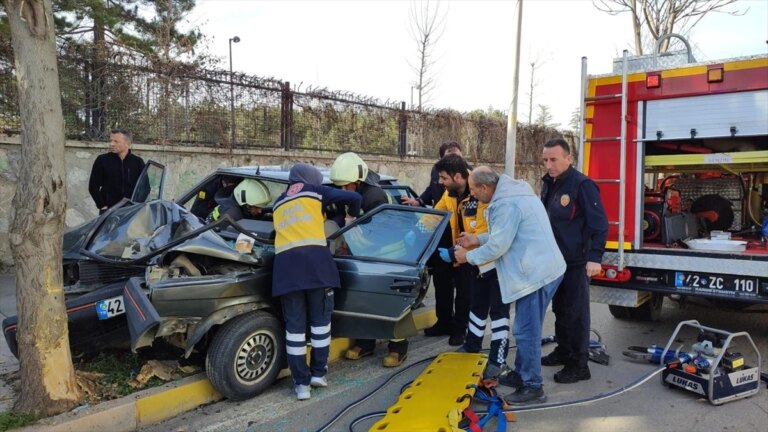 Seydişehir’de trafik kazasında sıkışan şoför kurtarıldı