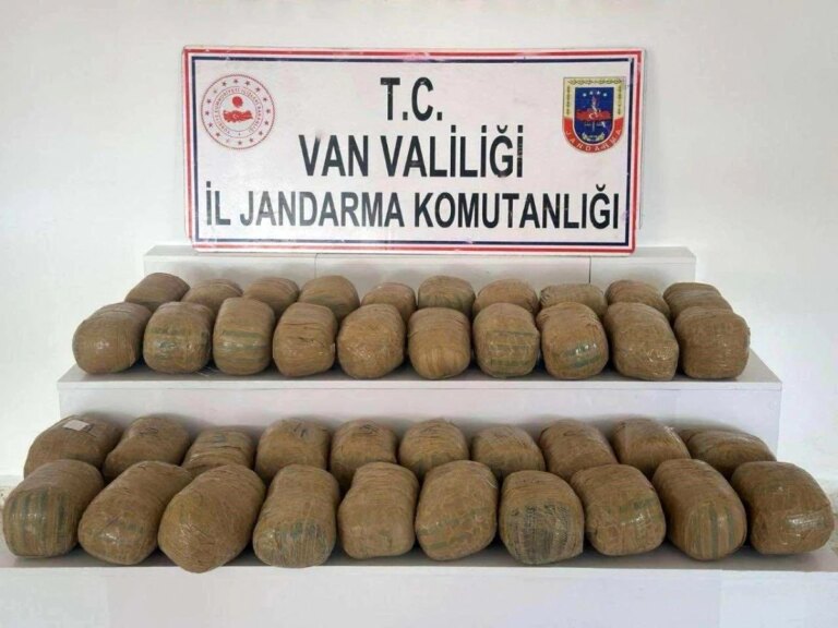 Van’da Jandarma Operasyonunda 80 Kilo Esrar ve 3 Kilo Metamfetamin Ele Geçirildi