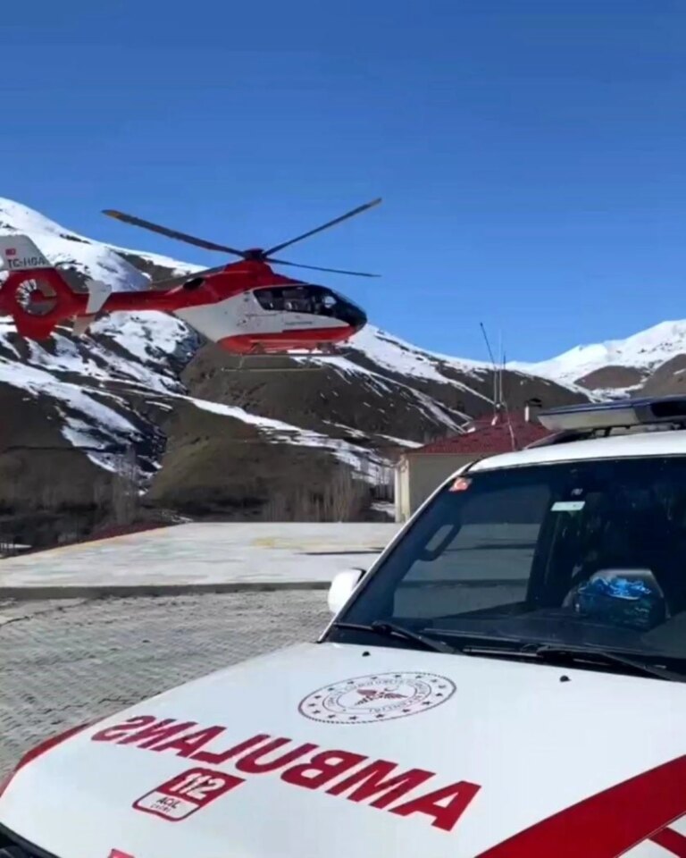 Van’ın Bahçesaray ilçesinde düşme sonrası travma kuşkusu olan hasta ambulans helikopterle Van’a sevk edildi